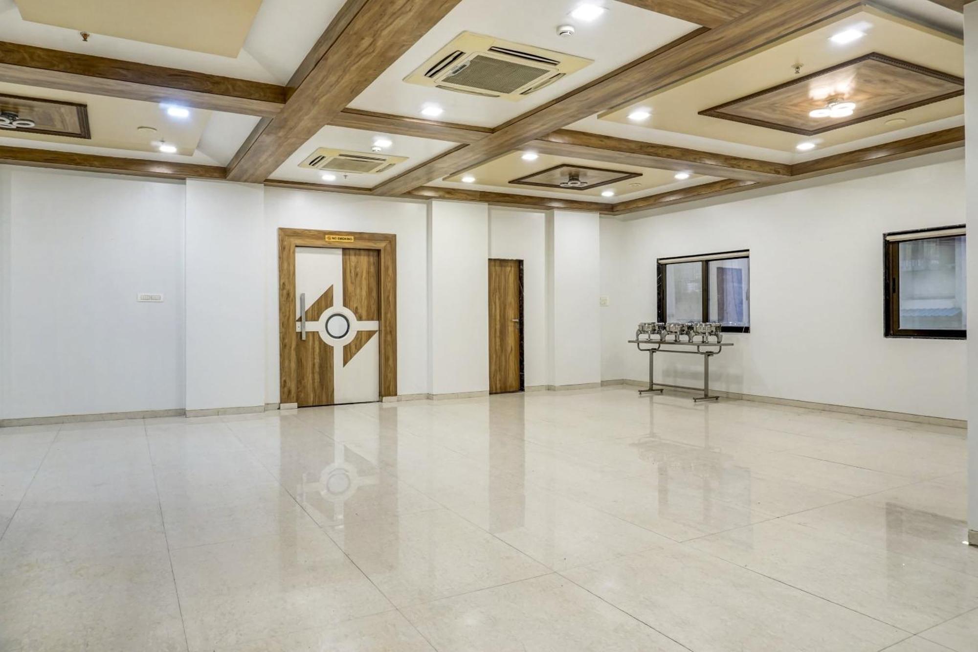 Townhouse Oak Regal Inn Near Sant Tukaram Nagar Metro Station Pimpri-Chinchwad Exterior foto